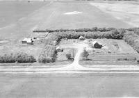 Aerial photograph of a farm in Saskatchewan (9-43-21-W3)