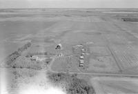 Aerial photograph of a farm in Saskatchewan (18-43-22-W3)