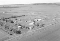 Aerial photograph of a farm in Saskatchewan (28-43-23-W3)