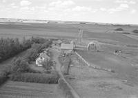 Aerial photograph of a farm in Saskatchewan (44-21-W3)