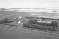 Aerial photograph of a farm in Saskatchewan (44-21-W3)