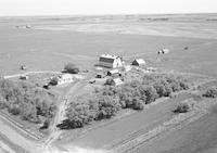 Aerial photograph of a farm in Saskatchewan (44-22-W3)