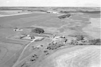 Aerial photograph of a farm in Saskatchewan (33-44-22-W3)