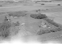 Aerial photograph of a farm in Saskatchewan (47-18-W3)