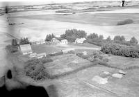 Aerial photograph of a farm in Saskatchewan (33-47-18-W3)
