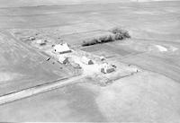 Aerial photograph of a farm in Saskatchewan (37-21-W3)