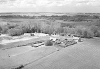 Aerial photograph of a farm in Saskatchewan (39-10-W3)