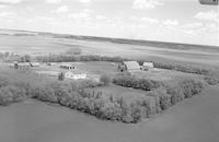 Aerial photograph of a farm in Saskatchewan (40-8-W3)