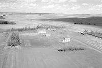 Aerial photograph of a farm in Saskatchewan (40-8-W3)