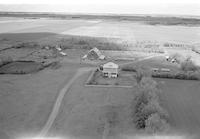 Aerial photograph of a farm in Saskatchewan (27-40-8-W3)