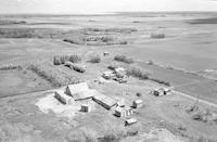 Aerial photograph of a farm near Borden, SK (27-40-8-W3)