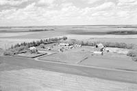 Aerial photograph of a farm near Borden, SK (40-8-W3)