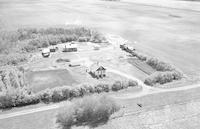 Aerial photograph of a farm in Saskatchewan (40-9-W3)