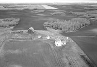 Aerial photograph of a farm in Saskatchewan (40-9-W3)