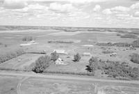 Aerial photograph of a farm in Saskatchewan (40-9-W3)