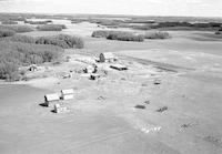 Aerial photograph of a farm in Saskatchewan (40-9-W3)