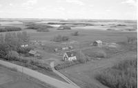 Aerial photograph of a farm in Saskatchewan (40-9-W3)