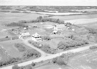 Aerial photograph of a farm in Saskatchewan (22-40-9-W3)