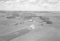Aerial photograph of a farm in Saskatchewan (25-40-9-W3)