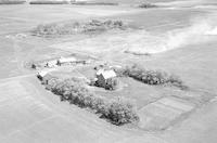 Aerial photograph of a farm in Saskatchewan (40-10-W3)