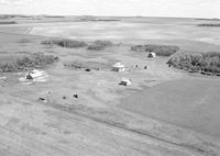 Aerial photograph of a farm in Saskatchewan (40-10-W3)