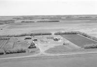 Aerial photograph of a farm in Saskatchewan (40-10-W3)