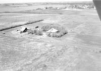 Aerial photograph of a farm in Saskatchewan (40-10-W3)