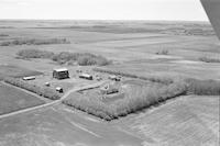 Aerial photograph of a farm in Saskatchewan (40-10-W3)