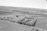 Aerial photograph of a farm in Saskatchewan (40-10-W3)