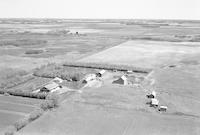 Aerial photograph of a farm in Saskatchewan (40-10-W3)