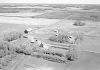 Aerial photograph of a farm in Saskatchewan (40-10-W3)