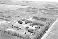 Aerial photograph of a farm in Saskatchewan (40-10-W3)