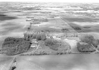 Aerial photograph of a farm in Saskatchewan (40-18-W3)