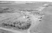 Aerial photograph of a farm in Saskatchewan (40-19-W3)