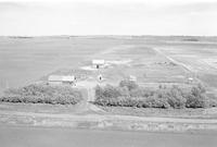 Aerial photograph of a farm in Saskatchewan (4-40-19-W3)