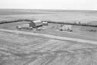 Aerial photograph of a farm in Saskatchewan (5-40-19-W3)