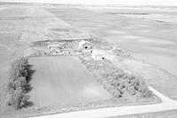 Aerial photograph of a farm in Saskatchewan (20-41-9-W3)