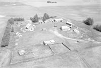 Aerial photograph of a farm in Saskatchewan (41-9-W3)