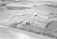 Aerial photograph of a farm in Saskatchewan (41-9-W3)
