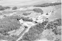 Aerial photograph of a farm in Saskatchewan (41-9-W3)