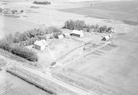 Aerial photograph of a farm in Saskatchewan (34-41-9-W3)