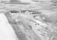 Aerial photograph of a farm in Saskatchewan (41-9-W3)