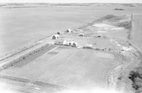 Aerial photograph of a farm in Saskatchewan (41-9-W3)