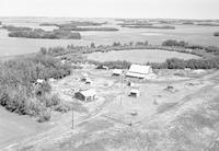 Aerial photograph of a farm in Saskatchewan (4-41-9-W3)