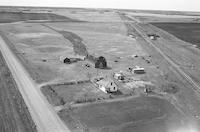 Aerial photograph of a farm in Saskatchewan (41-12-W3)