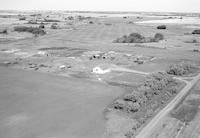 Aerial photograph of a farm in Saskatchewan (41-18-W3)