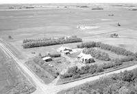 Aerial photograph of a farm in Saskatchewan (4-42-23-W3)