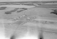 Aerial photograph of a farm in Saskatchewan (11-46-17-W3)