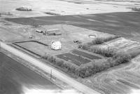 Aerial photograph of a farm in Saskatchewan (29-42-23-W3)