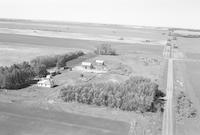 Aerial photograph of a farm in Saskatchewan (32-44-22-W3)